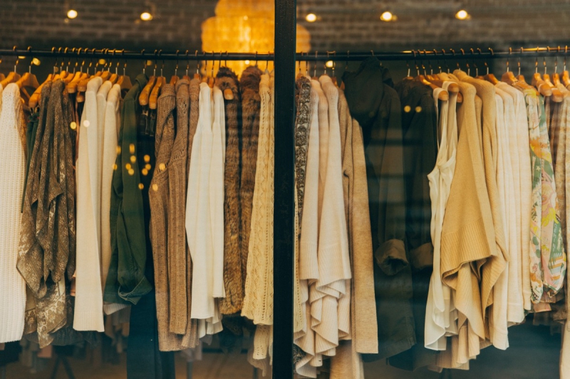 magasin-BLAUSASC-min_clothe_fashion_store_shop_window_store_front-21277